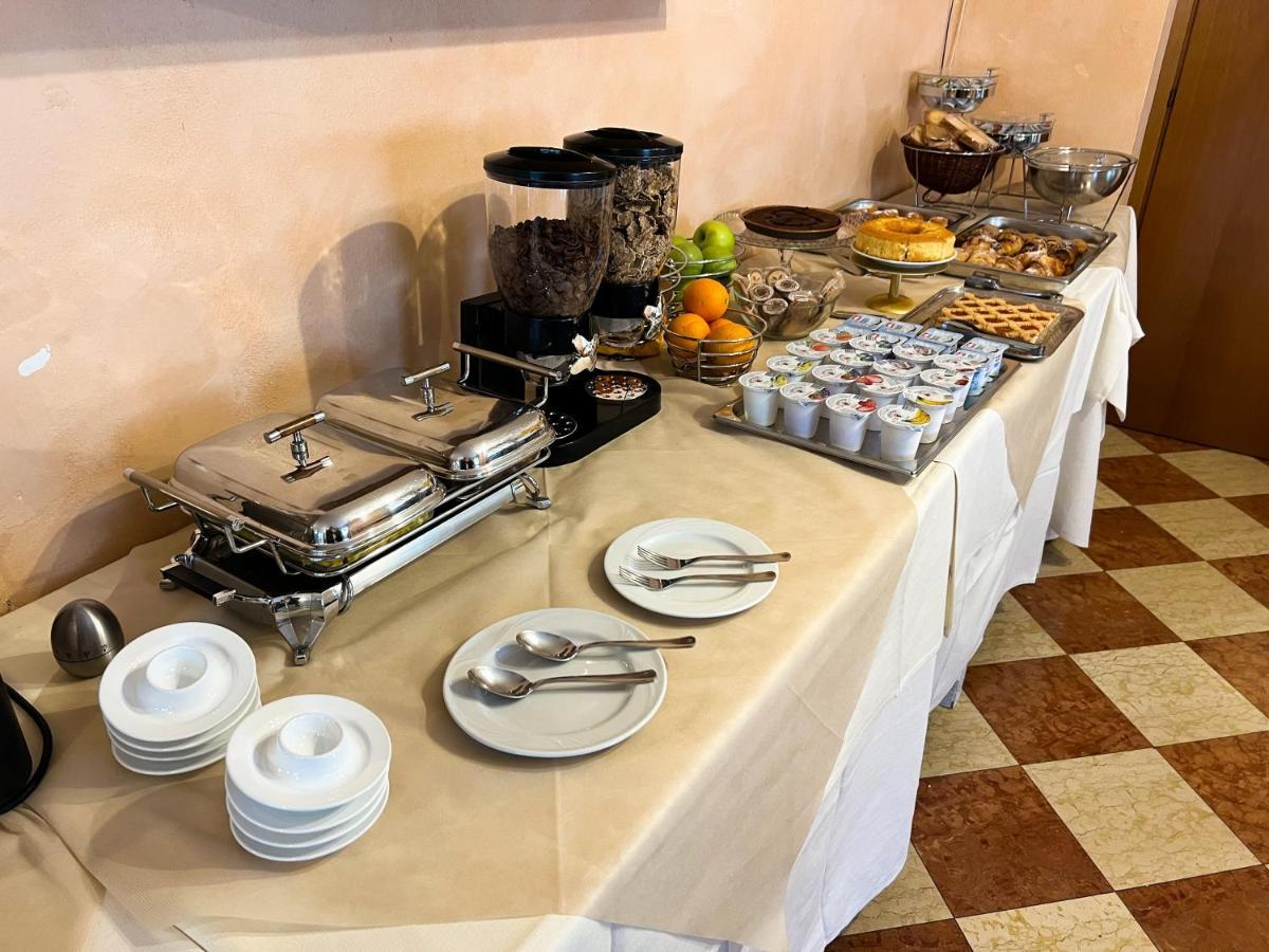 Hotel Marina Torri Del Benaco Dış mekan fotoğraf