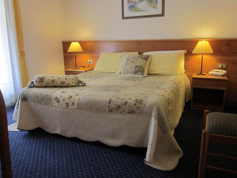 Hotel Marina Torri Del Benaco Dış mekan fotoğraf