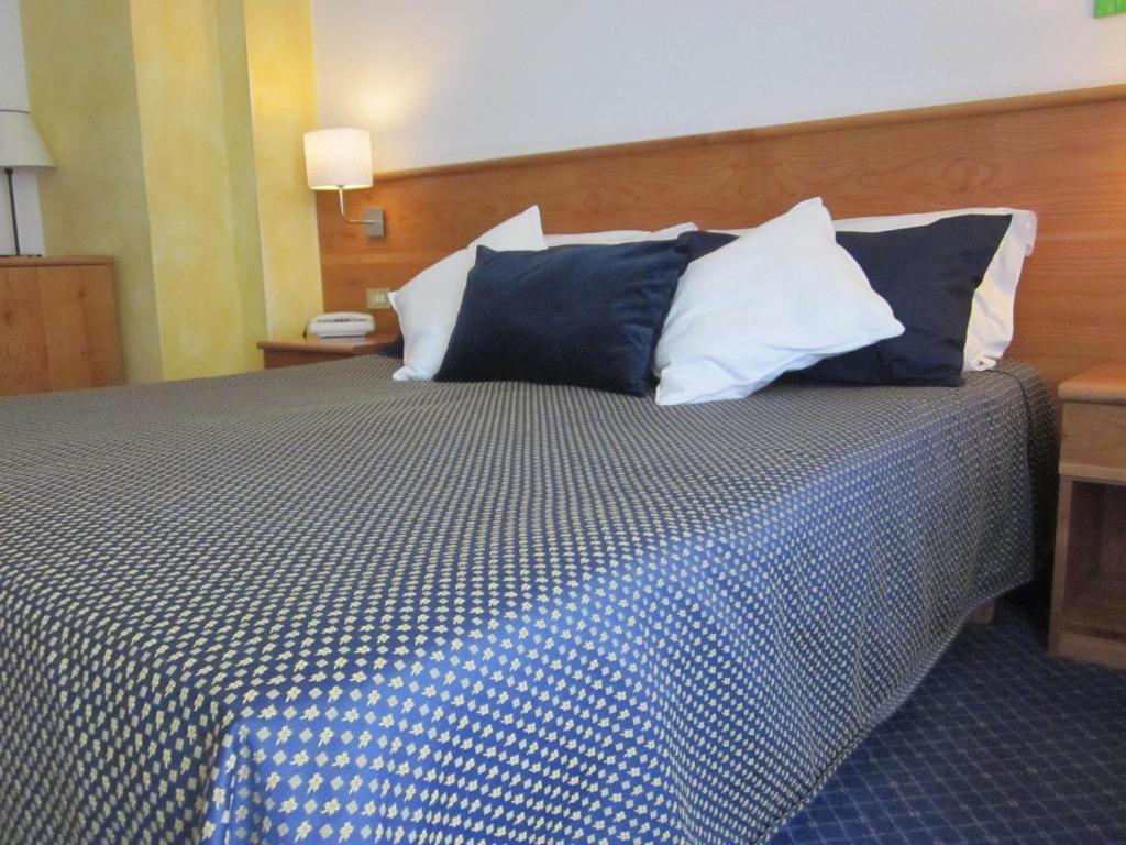 Hotel Marina Torri Del Benaco Oda fotoğraf